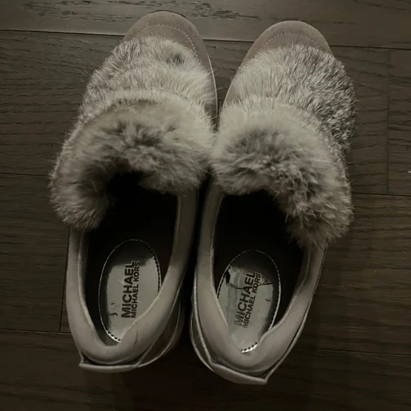 Sneakers - Picture 2 of 4